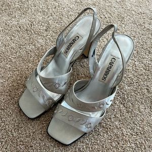 Vintage Ivory Embroidered Flower Heels🕊️